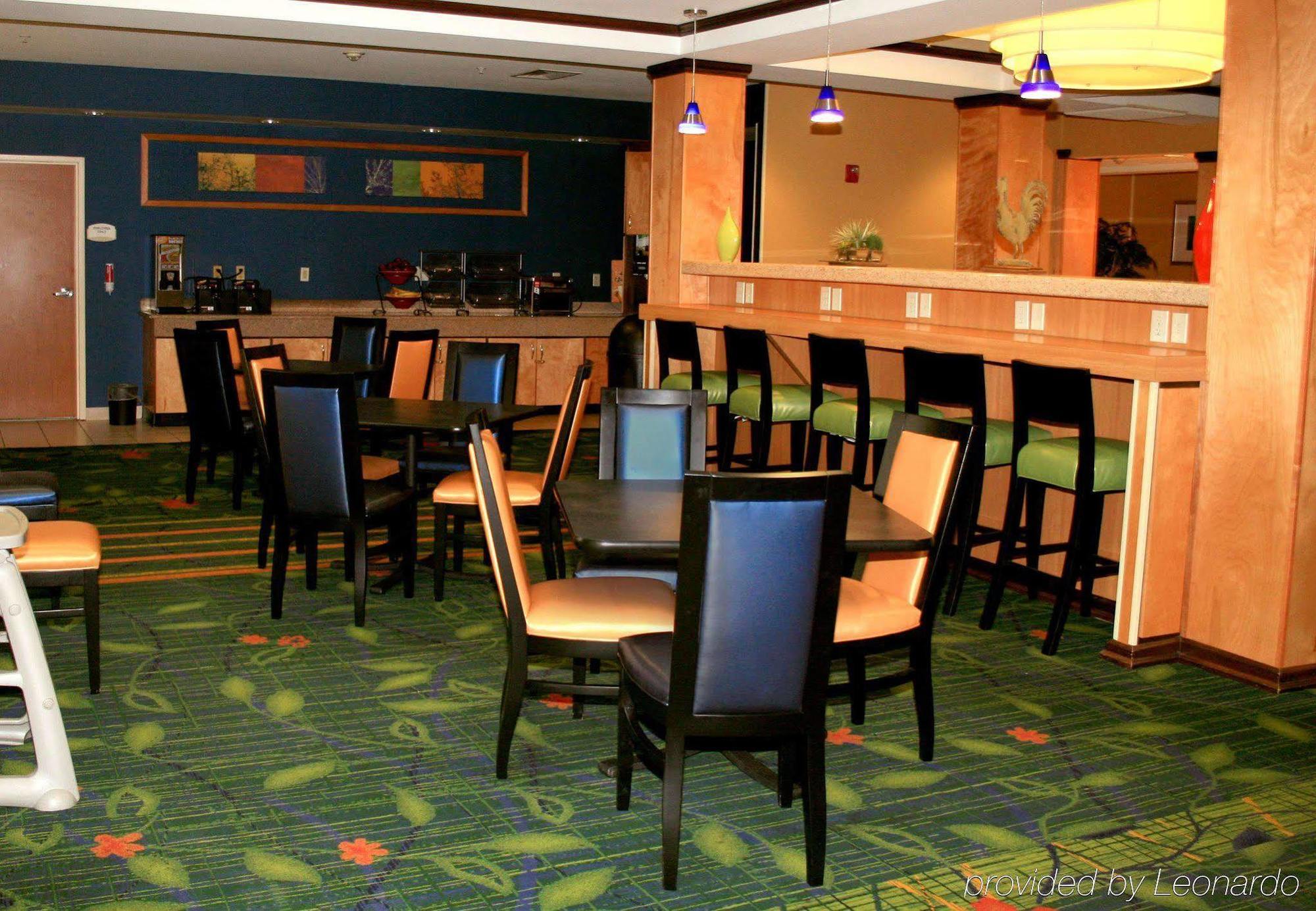 Fairfield Inn & Suites By Marriott Fairmont Restaurant photo